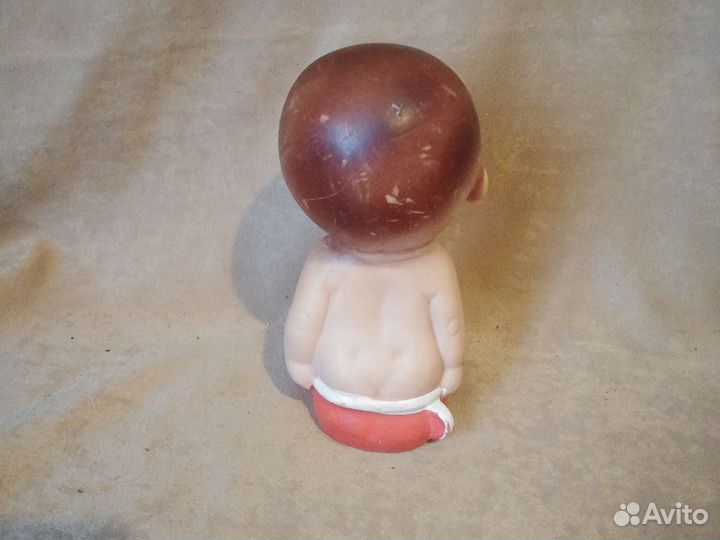 Игрушка резиновая малыш на горшке времен СССР