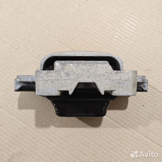 Подушка коробки передач зад лев Skoda Octavia 2004