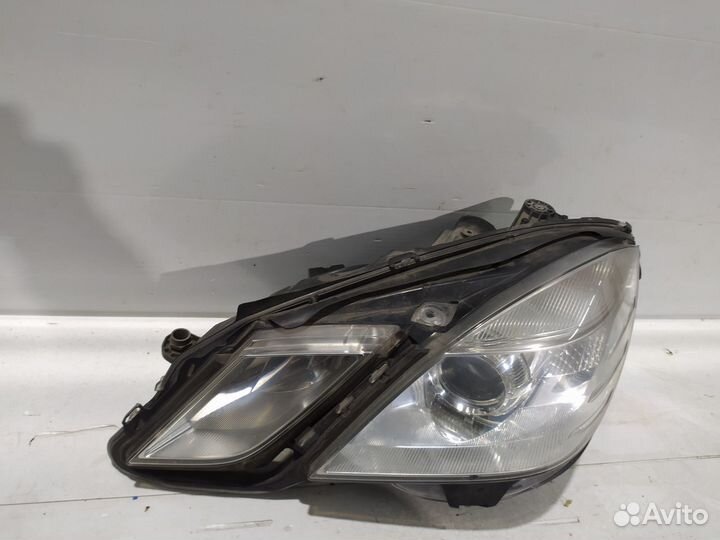 Фара левая Mercedes-Benz E-Class