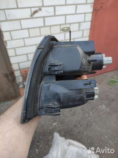 Габарит передний левый mitsubishi pajero 210-87233