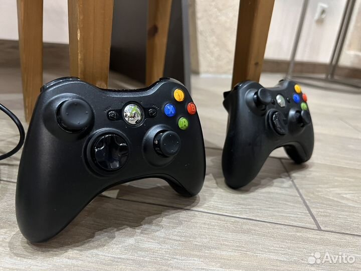 Xbox 360 slim (LT 3.0),2 геймпада и kinect