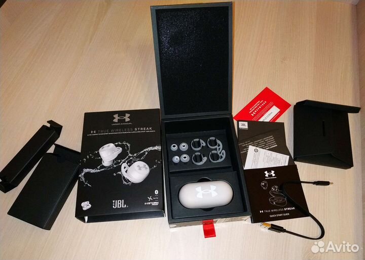 Беспроводные наушники jbl