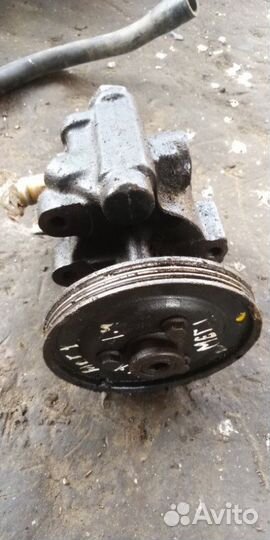 Насос гур Renault Megane E7J