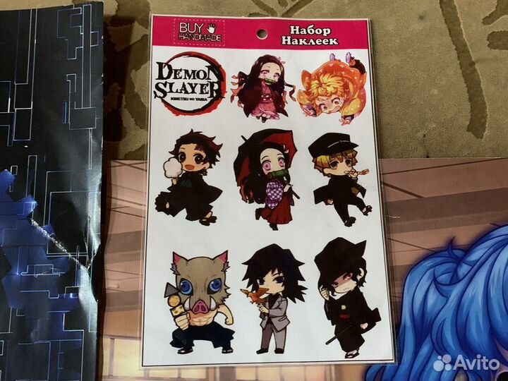 Аниме фандом мерч очень много