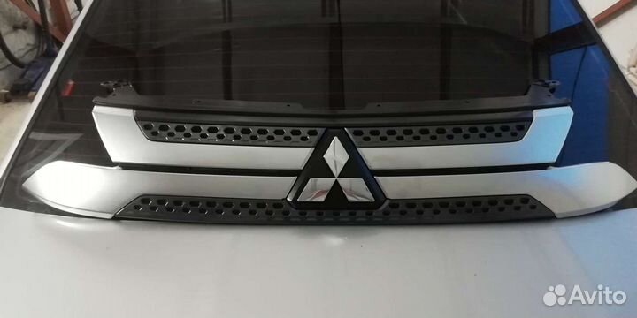 Решетка радиатора Mitsubishi Outlander 2018-2020