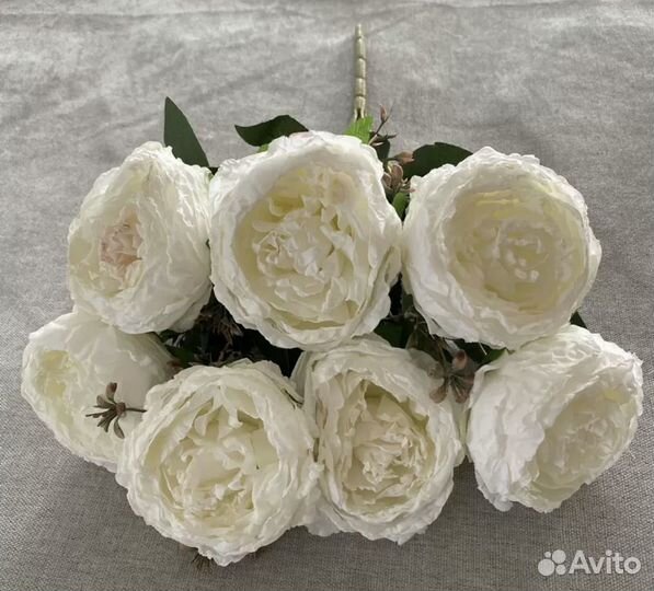 Искусственный букет белых пионов