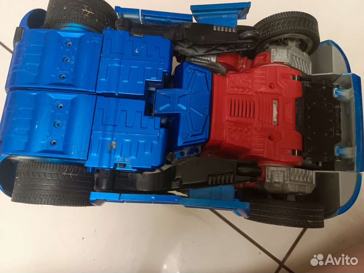 Робот на управление игрушечный