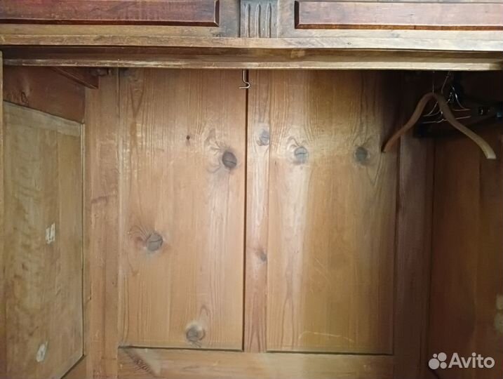 Шкаф платяной старинный
