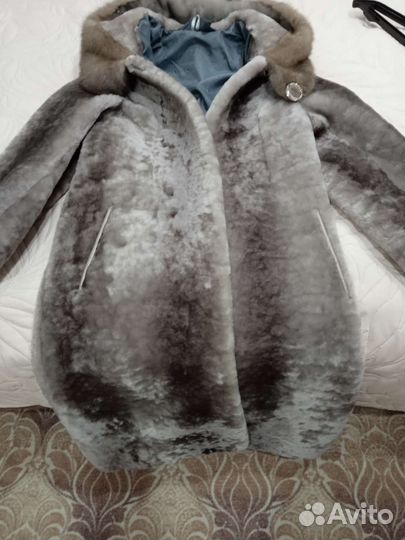 Шуба мутоновая с капюшоном