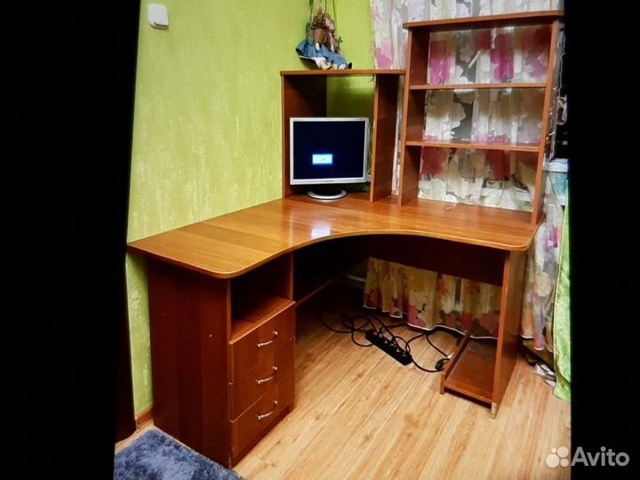 Компьютерный стол