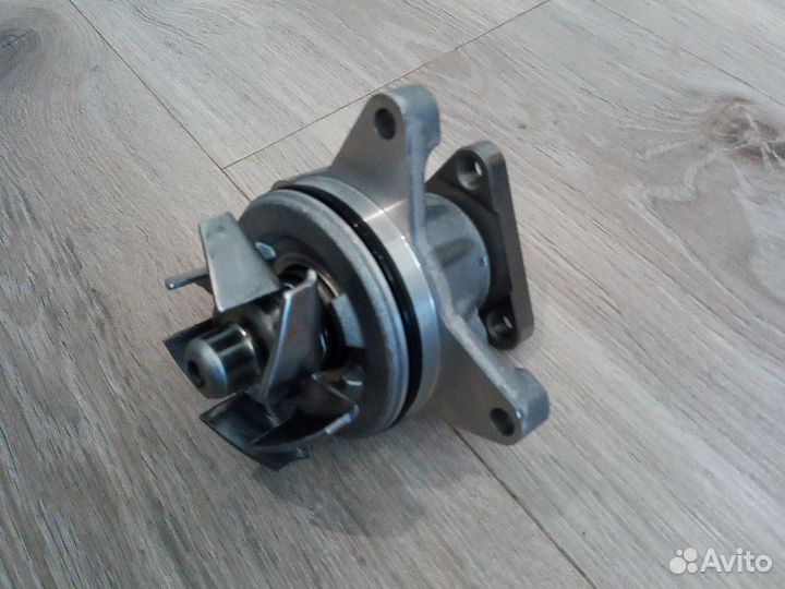 Помпа (насос водяной) Ford Focus / Mondeo