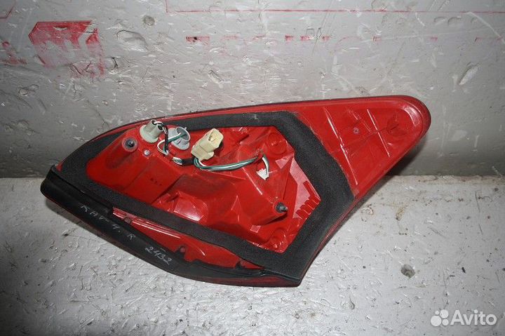 Фонарь задний правый toyota RAV 4 2006