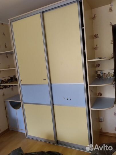 Детский стол со шкафом+ шкаф-купе