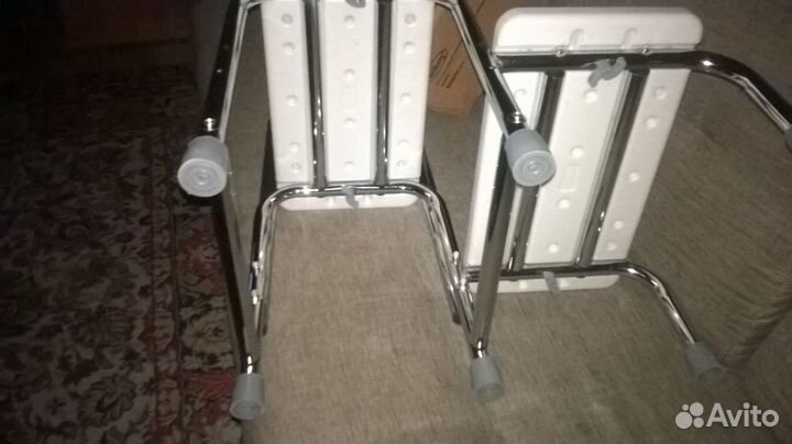 Ступень для ванной с регулировкой высоты поручня