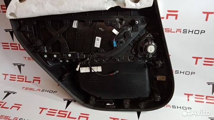 Обшивка двери задней правой Tesla Model 3 2019