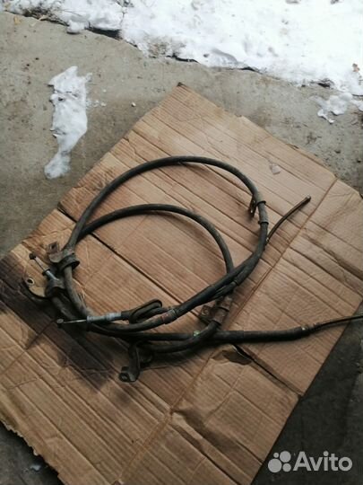 Тросик ручного тормоза Subaru Forester