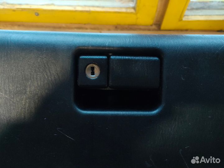 Ящик вещевой (бардачок) Toyota Harrier, Lexus RX-I