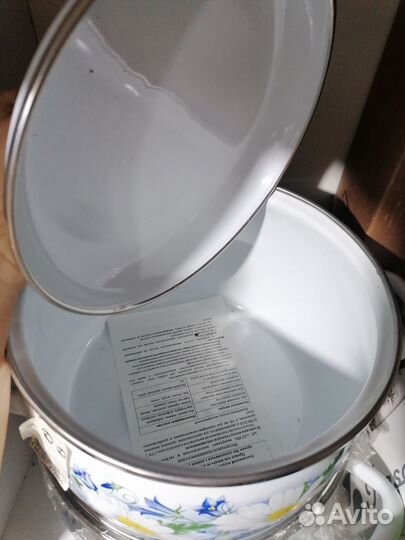 Набор эмалированных кастрюль новый 2 шт