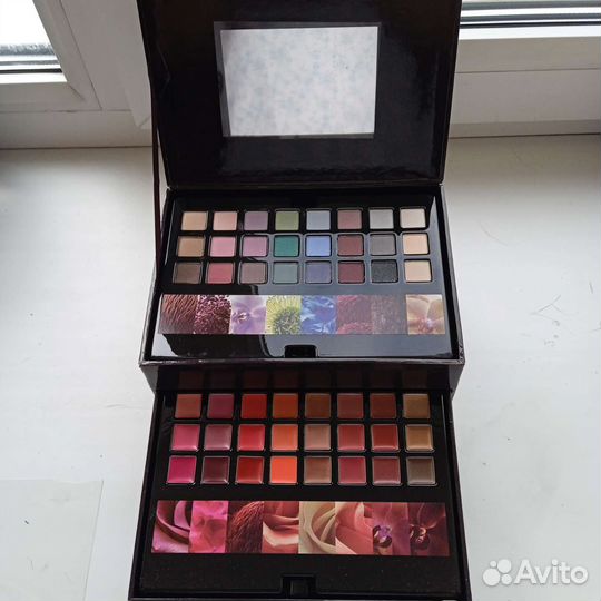 Палитра теней и помад