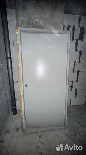 Дверь входная деревянная