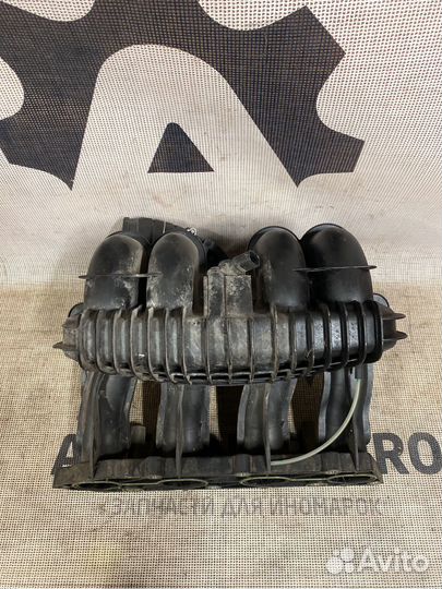 Впускной коллектор Mercedes W203 A1111412001