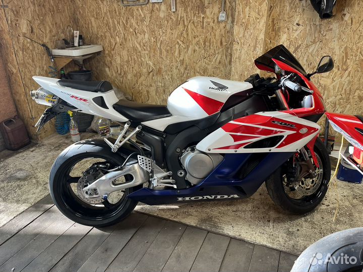 Оригинальный пластик Honda cbr 1000 rr 2005 г