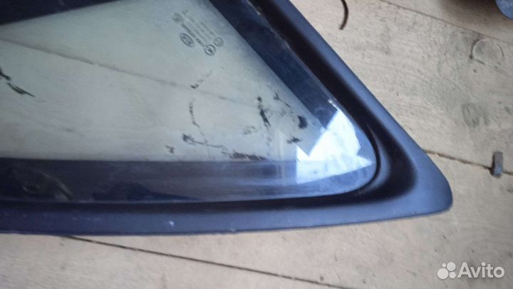 Стекло заднее глухое Rh Kia Sorento 2