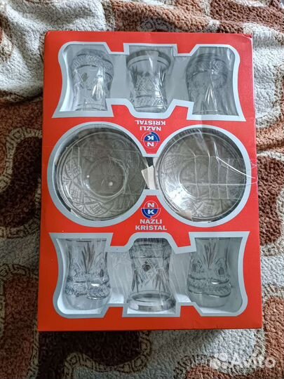 Стаканы и блюдца