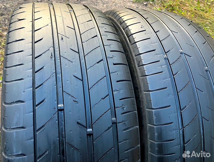 Kumho Ecsta HS52 235/45 R18