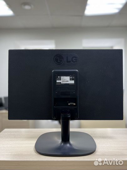 Монитор LG 22 дюйма / Full HD / Гарантия