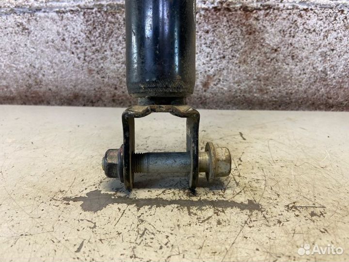 Стойка амортизатора задняя Hyundai Ix35