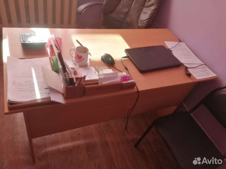 Стол, офисное кресло