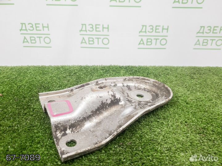 Крепление балки подвески Audi A6 C6