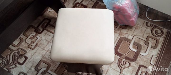 Кухонный уголок со столом и стульями бу