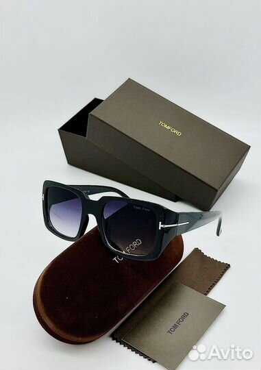 Солнцезащитные очки Tom Ford
