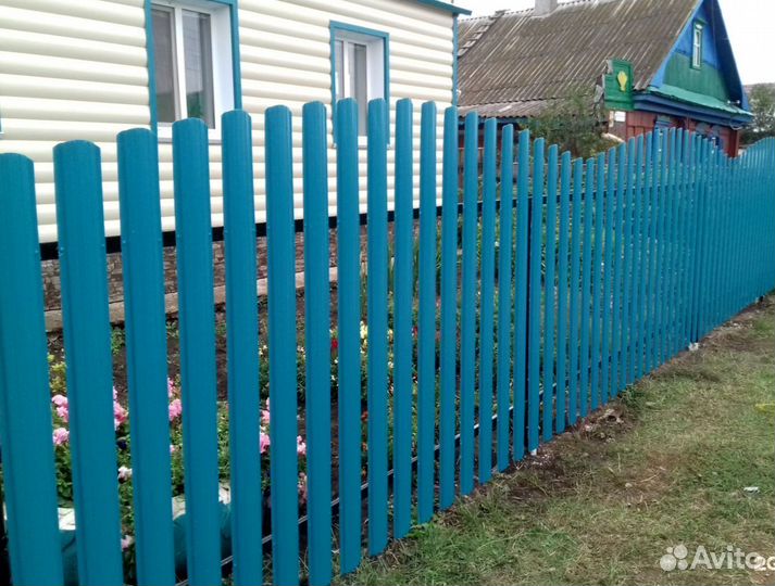 Забор штакетник металлический