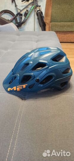 Велошлем met