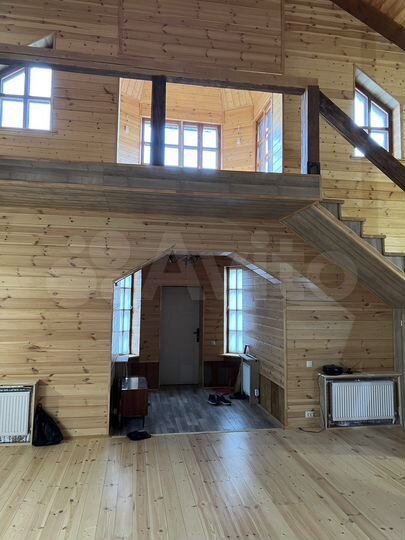 Дом 182 м² на участке 8,2 сот.