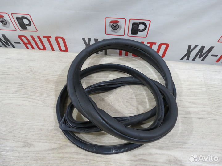 Уплотнитель двери передний правый Hyundai Solaris