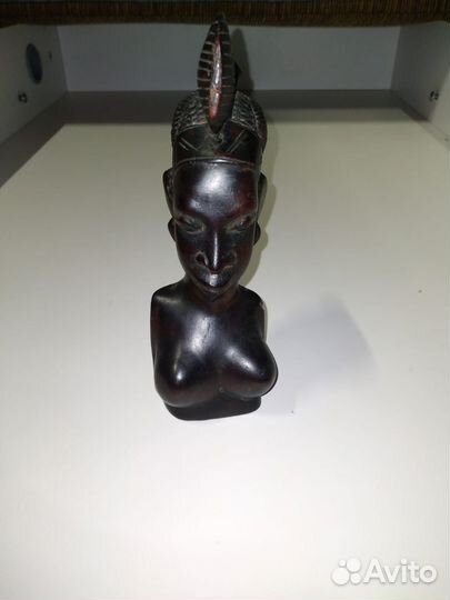 Статуэтка из дерева