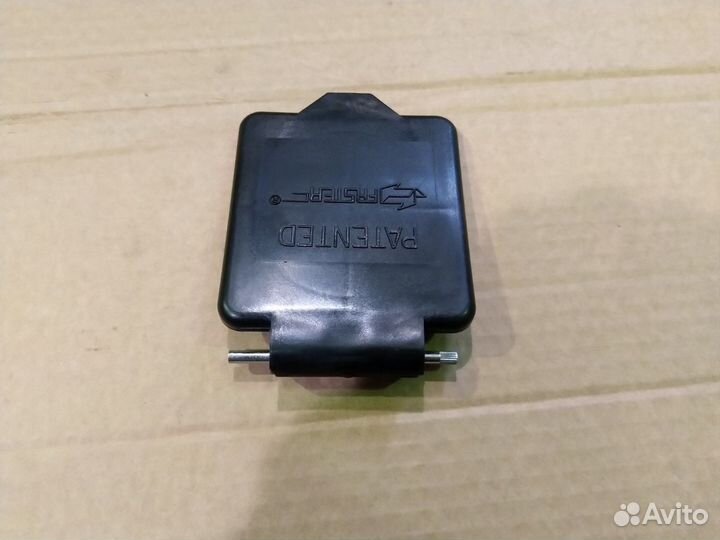 65882 Крышка мультиконнектора на трактор Avant