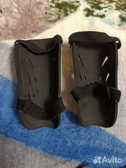 Щитки футбольные Viking