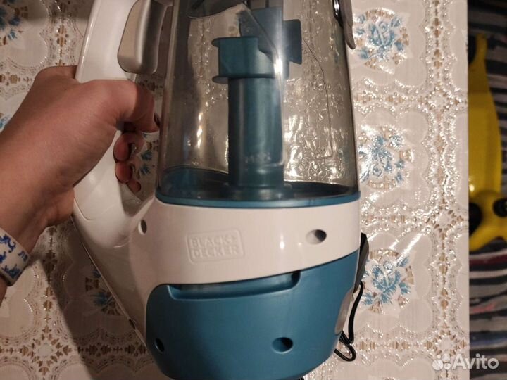 Аккумуляторный пылесос для стекол Black&Decker ww1