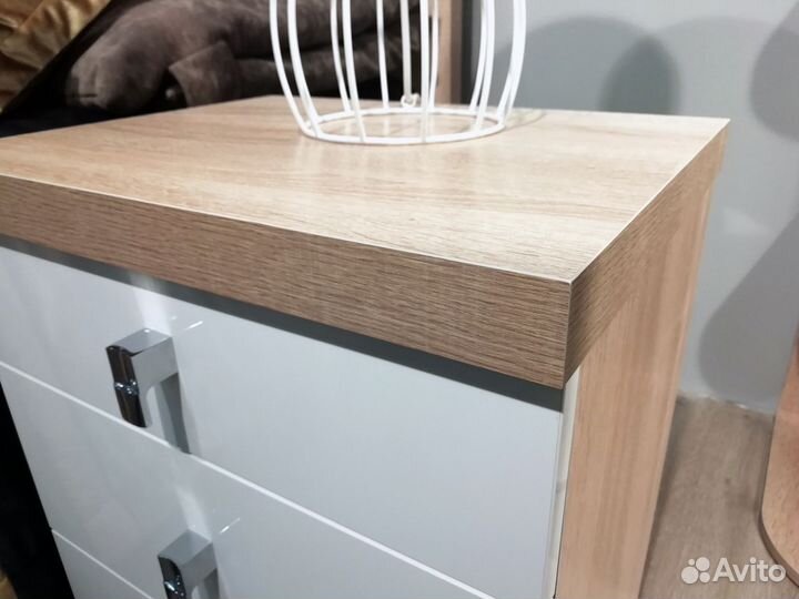 Тумба прикроватная