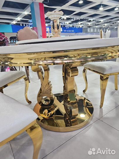 Круглый стол с камнем