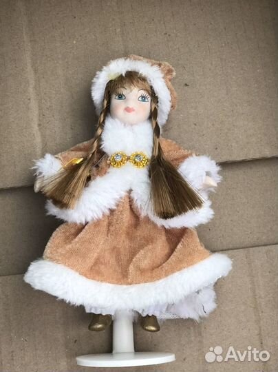 Фарфоровая кукла