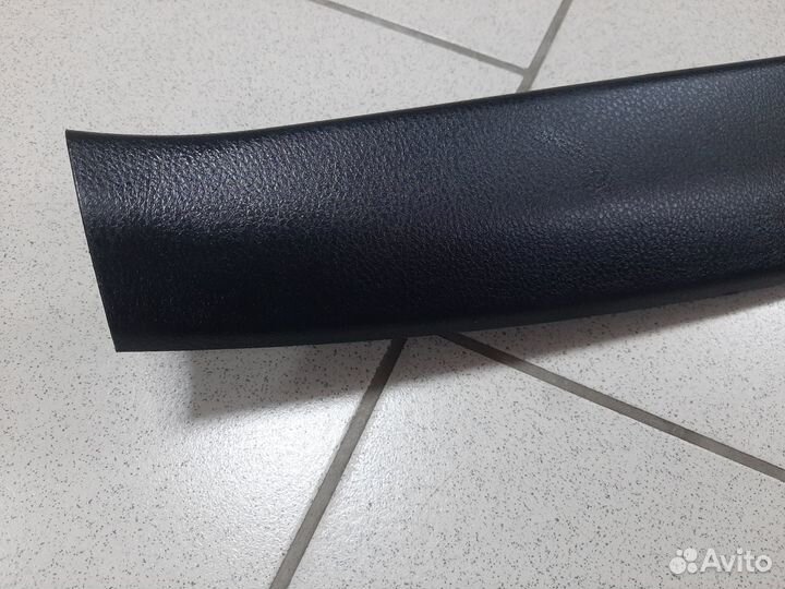 Накладка двери багажника центральная Rav 4, 40