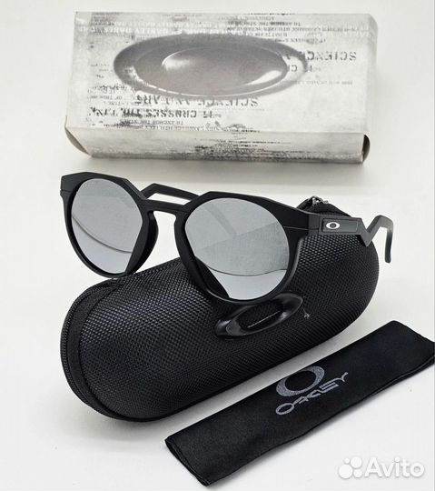 Солнцезащитные очки Oakley