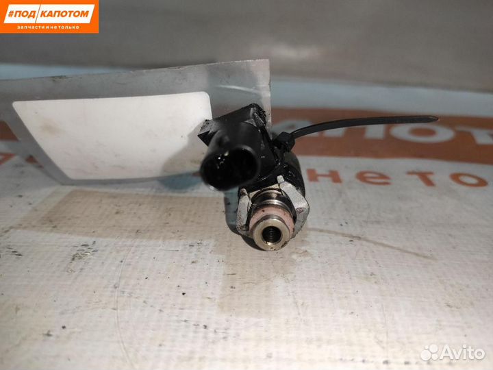 Форсунка топливная Volkswagen Golf 6 2012