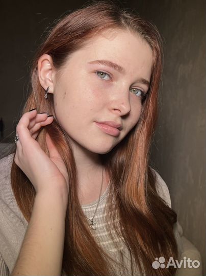 Модель на брови